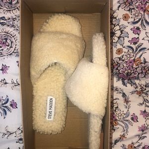 steve madden sherpa sandals
